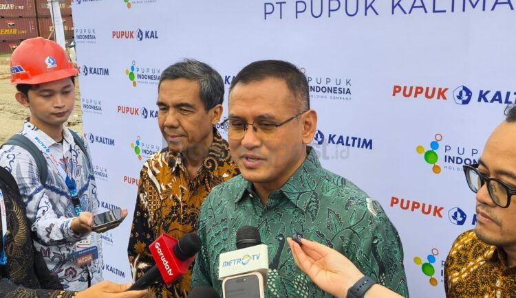 Direktur Utama PT. Pupuk Indonesia Rahmat Pribadi, saat diwawancarai. ( Nasrullah/ Bontang Post )