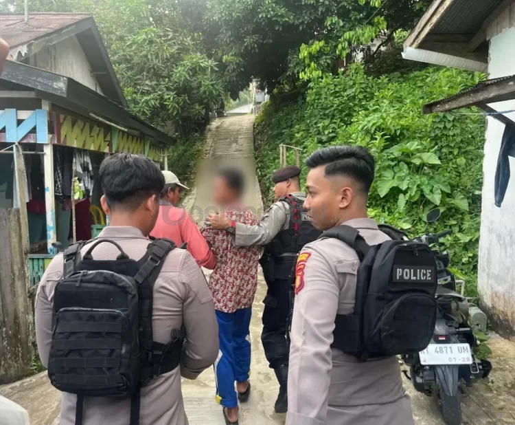 Agung di bawa anggota patroli beat 110 kerumah kerabatnya di kawasan Loa Bakung setelah dikabarkan hilang dan ditemukan di Mapolresta Samarinda. (kis)