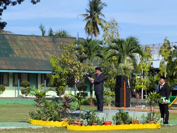 Suasana upacara Hari Pahlawan di Lapangan Kodim 0908 yang dipimpin oleh Wawali Agus Haris. (Dwi Kurniawan Nugroho/Bontang Post)