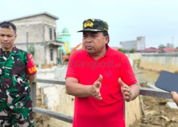 Agus Haris Tinjau Pembangunan Turap Sungai di Bontang, Pastikan Proyek Sesuai Jadwal