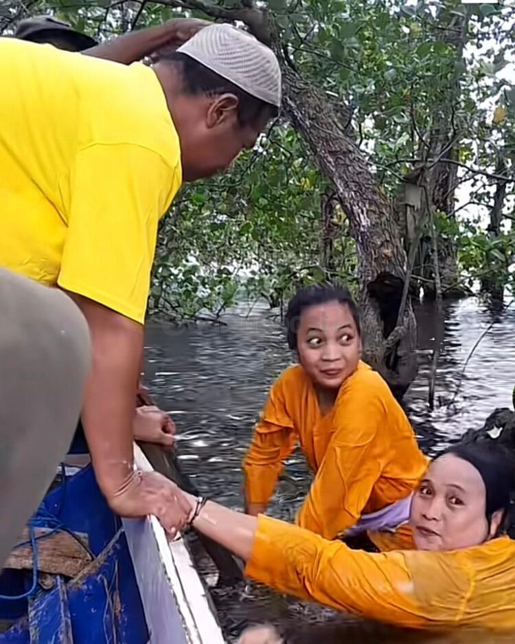 Tradisi memberi makan karang di Bontang Kuala kembali digelar sebagai rangkaian sakral jelang Pesta Laut yang akan berlangsung Desember 2025.