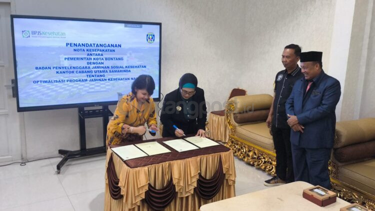 Saat penandatanganan perpanjangan kerja sama antara BPJS Kesehatan Kalimantan Timur. (Dwi Kurniawan Nugroho / Bontang Post)
