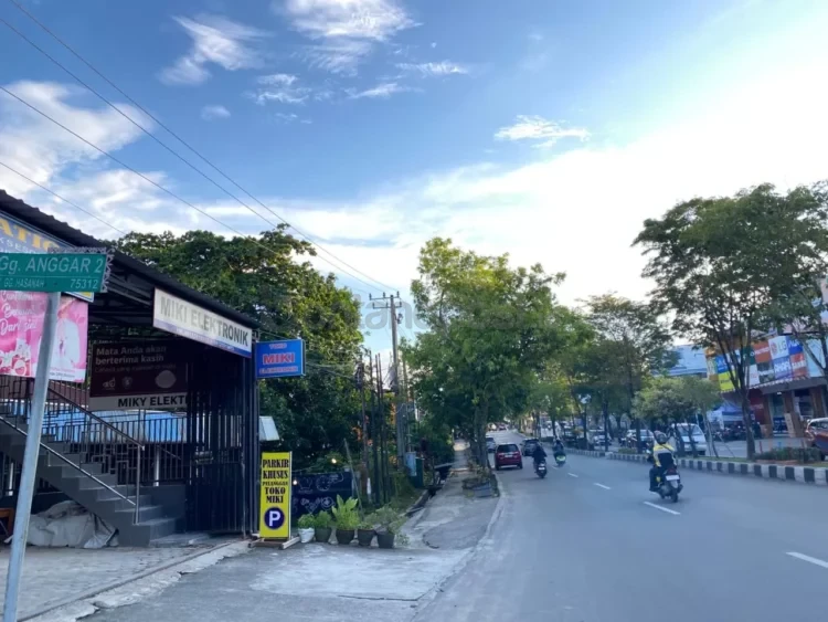 Lanjutan perbaikan saluran drainase dan trotoar di Jalan Ahmad Yani potensi besar tidak diakomodasi di tahun depan. (ADIEL KUNDHARA/KP)