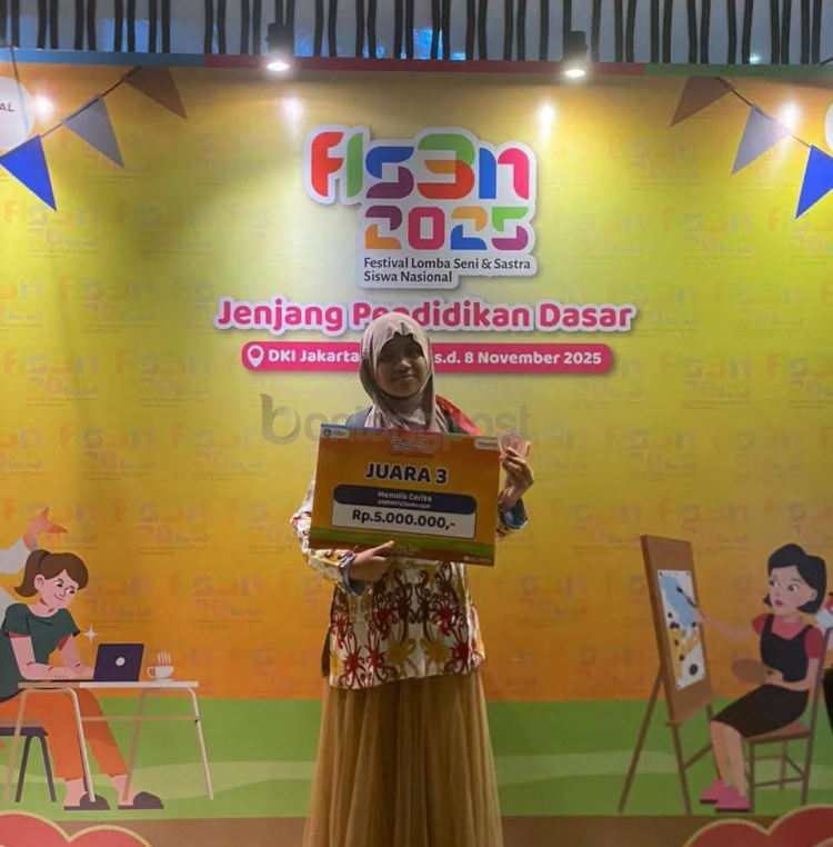 Hayfa Aghna Al Hakim, siswi SMP YPVDP Bontang meraih Juara 3 Lomba Menulis Cerita pada ajang FLS3N 2025.