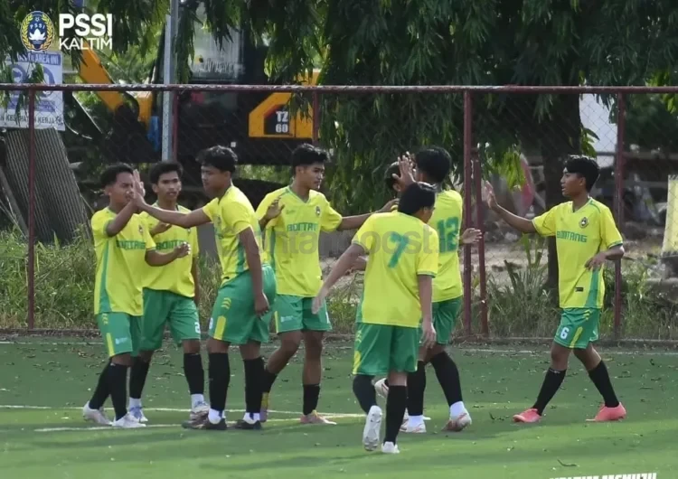 Pemain Bontang melakukan selebrasi setelah mencetak gol ke gawang Berau. (PSSI KALTIM)