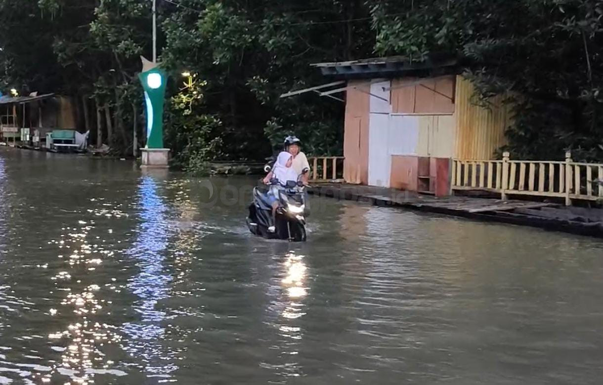 Pesta Laut Bontang Kuala Diwarnai Banjir Rob, Jalan Terendam Hingga Sebetis Orang Dewasa