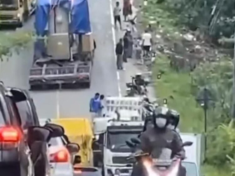 Kecelakaan beruntun di KM 84 Jalan Poros Samarinda–Bontang, wilayah Kecamatan Marang Kayu, Kutai Kartanegara, Senin (29/12/2025). (Ist)