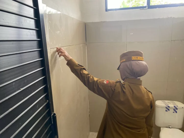 Sekolah negeri jenjang dasar dan menengah dapat gelontoran Rp75 juta untuk perbaikan fasilitas toilet. (ADIEL KUNDHARA/KP)