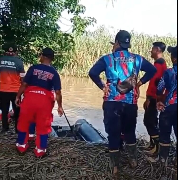 Tangkapan layar BPBD Kukar saat melakukan pencarian korban yang hanyut di Sungai Santan Ulu.