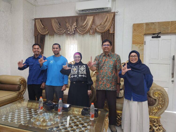 Saat audiensi panitia Seminar Nasional Lingkungan Pascasarjana UNMUL dengan Wali Kota Bontang.