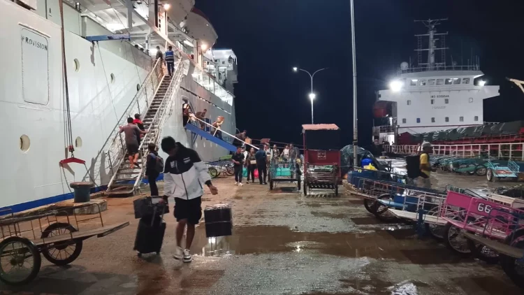 PT Pelni memberikan diskon 30 persen untuk tiket kapal yang berlaku pada keberangkatan 11 Maret hingga 5 April 2026. FOTO: ADIE: KUNDHARA/KP