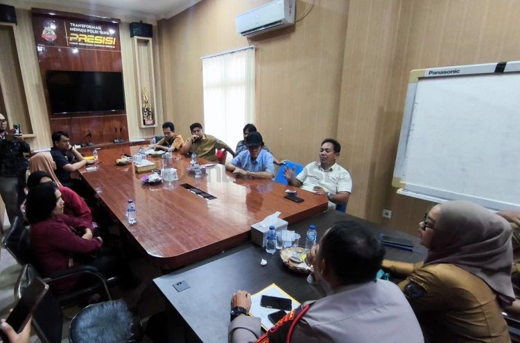 Polres Bontang melakukan mediasi antara Warga dan masyarakat Kampung Timur Kelurahan Kanaan