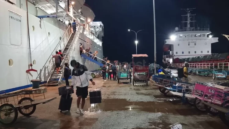 Dua kapal milik PT Pelni dijadwalkan berangkat dari Pelabuhan Loktuan selama Ramadan ini. (ADIEL KUNDHARA/KP)