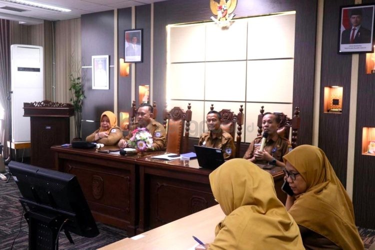 Diskominfo Bontang saat menggelar roadshow sosialisasi dan monev keterbukaan informasi publik 2026 di salah satu OPD.