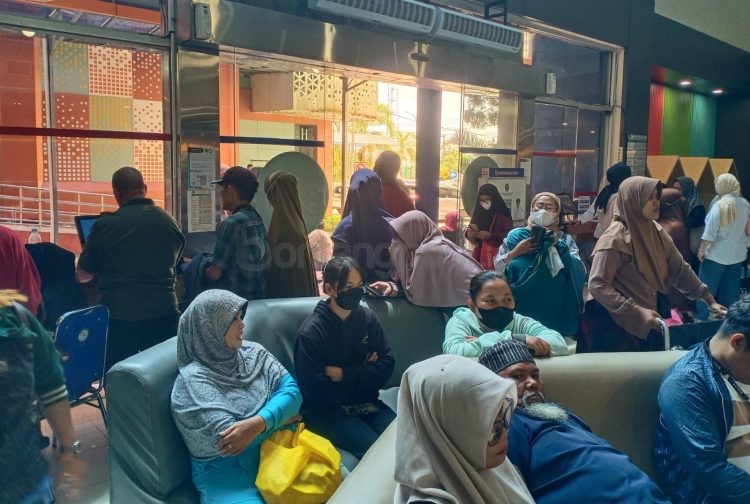 Antrean menumpuk yang terjadi Rumas Sakit RSUD Kota Bontang