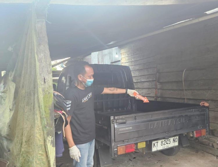 Lokasi penemuan bayi di garasi rumah warga, tepatnya di bak mobil pikap di Jalan Poros Muara Badak–Samarinda, Gunung Batu RT 3, Desa Tanah Datar, Kecamatan Muara Badak, Kabupaten Kutai Kartanegara.