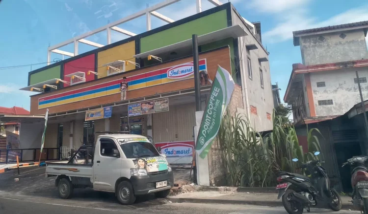 Perizinan untuk salah satu gerai waralaba di Kampung Baru, Berebas Tengah telah dikeluarkan oleh Dinas Penanaman Modal dan Pelayanan Terpadu Satu Pintu (DPMPTSP). (ADIEL KUNDHARA/KP)