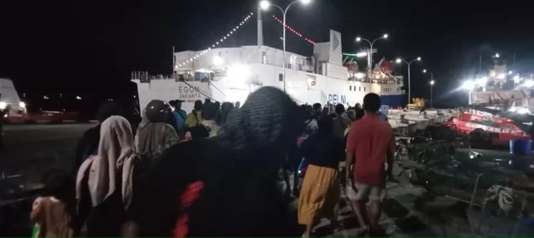 Arus balik di Pelabuhan Loktuan Bontang diprediksi akan memuncak hingga akhir bulan. FOTO: ADIEL KUNDHARA/KP