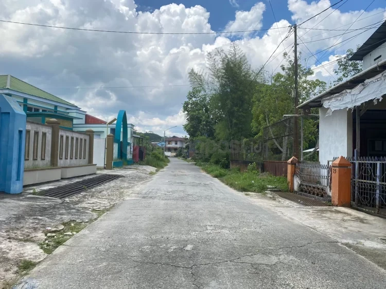 Jalan Bandung 7 akan mendapatkan pengecoran pada tahun ini yang bersumber dari DBH sawit. (ADIEL KUNDHARA/KP)