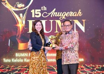 Dorong Pertumbuhan Bisnis Berkelanjutan, Pupuk Kaltim Raih Platinum Anugerah BUMN 2026