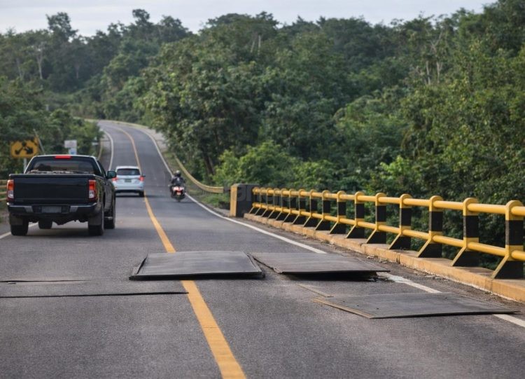 Kerusakan Jembatan Sangkima KM 32 membuat arus lalu lintas dibatasi, khususnya bagi truk bertonase besar.