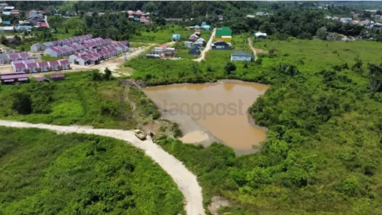 Penampakan lubang bekas tambang di Sambutan, Samarinda, tempat Azka ditemukan tak bernyawa. Ini merupakan korban ke-6 di perusahaan yang sama, dan jadi korban ke-52 dalam daftar panjang kematian anak di lubang tambang Kalimantan Timur.(IST)