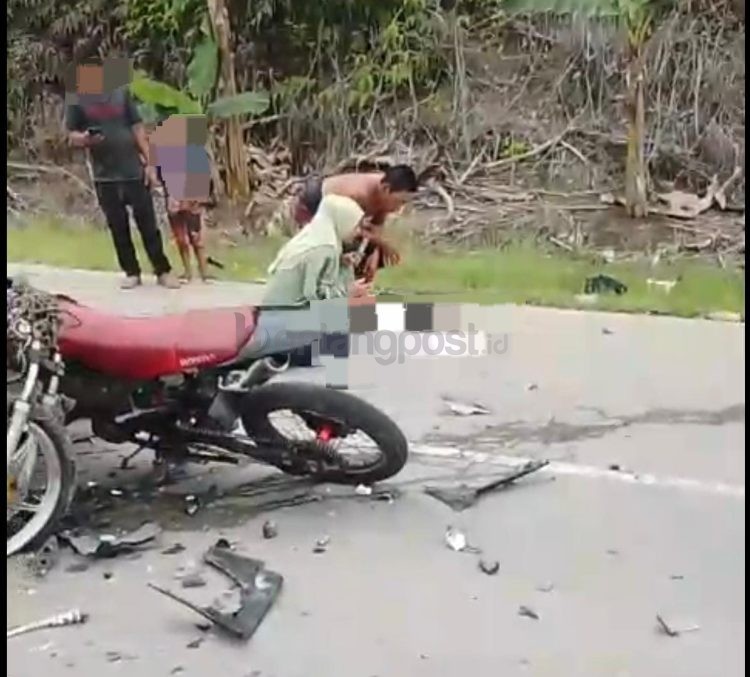 Kecelakaan dua sepeda motor di Jalan Poros Samarinda–Muara Badak, Desa Batu-Batu, menewaskan tiga orang, Minggu (12/4/2026). Polisi menyebut salah satu kendaraan diduga mengambil jalur berlawanan.
