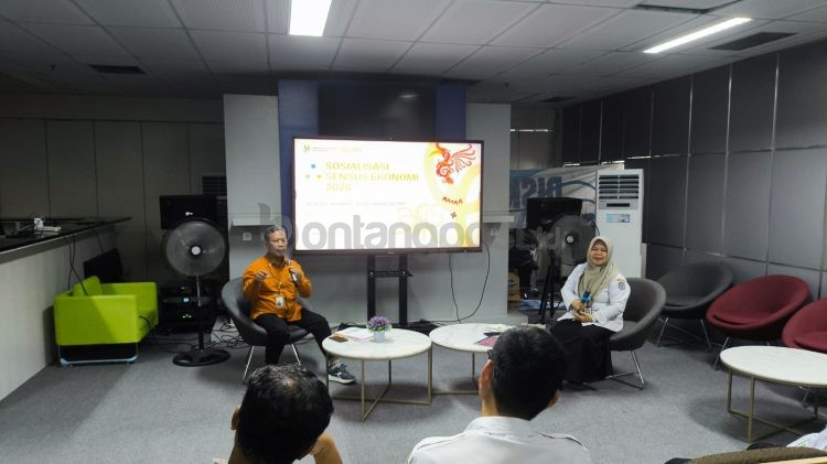 Kepala BPS Kota Bontang, Nurwahid, didampingi Kabid IKP Diskominfo Bontang, Siti Zulaiha, saat menyampaikan program Sensus Ekonomi 2026 yang akan dimulai Mei mendatang. (Dwi Kurniawan Nugroho/Bontangpost)