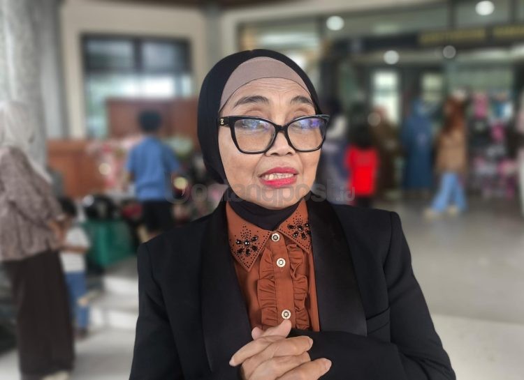 Wali Kota Bontang, Neni Moerniaeni, saat diwawancarai terkait defisit anggaran yang membuat sejumlah proyek fisik 2026 terancam ditunda. (Dwi Kurniawan Nugroho/Bontang Post)