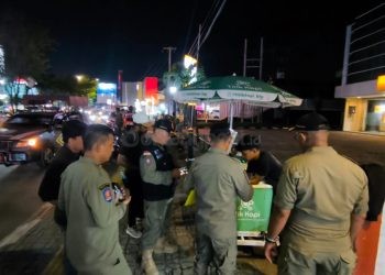 Satpol PP dan Dishub Kembali Tertibkan PKL dan Parkir Liar di Trotoar Bontang