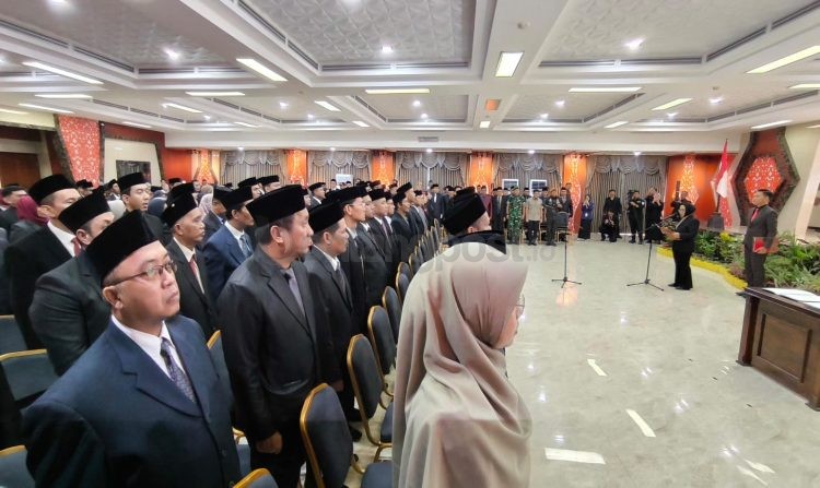 Suasana pelantikan dan mutasi pejabat struktural Pemkot Bontang di Auditorium 3D, Selasa (21/4/2026). (Nasrullah/Bontang Post)