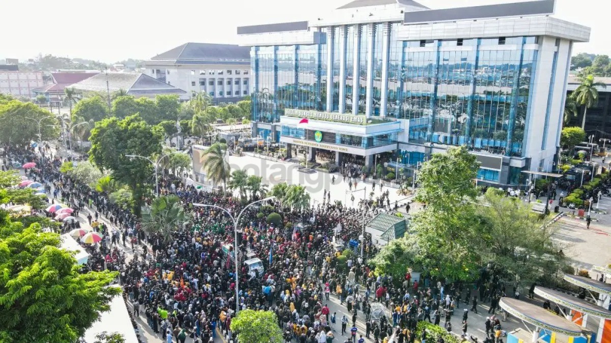 Gubernur Kaltim Tak Muncul Temui Pengunjuk Rasa, Aksi 21 April di Samarinda Berujung Ricuh