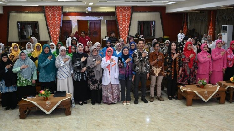 Dialog Demokrasi peringatan Hari Kartini yang digelar KPU Bontang di Auditorium 3 Dimensi menyoroti peran perempuan sebagai penggerak demokrasi di daerah.