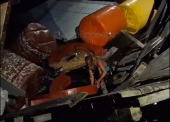 Tiang Lapuk, Penampungan Sampah di Kampung Malahing Bontang Ambruk ke Laut