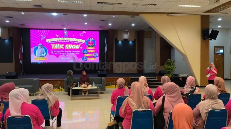 Talk show Hari Kartini yang digelar KKWSB Kota Bontang di Gedung Dispopar. (Dwi Kurniawan Nugroho/Bontang Post)