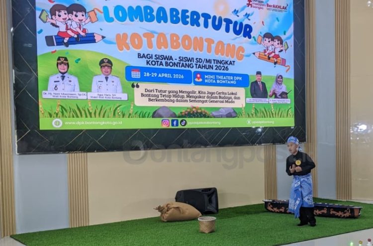 Peserta Lomba Bertutur 2026 saat menampilkan cerita lokal Bontang di hadapan dewan juri.