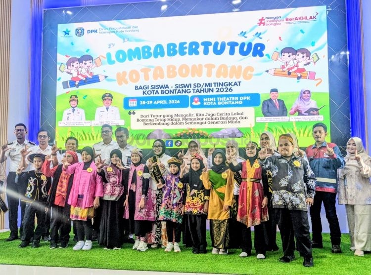 Wali Kota Bontang Neni Moerniaeni membuka final Lomba Bertutur tingkat Kota Bontang di Gedung Mini Teater DPK, Rabu (29/4/2026).