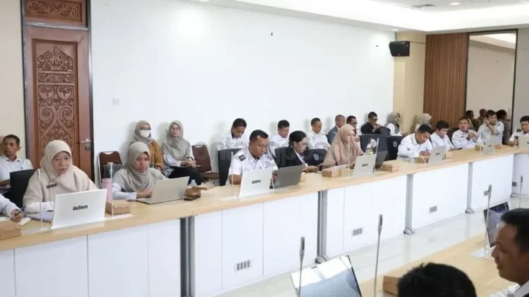 Sejumlah pejabat di lingkup Pemkot Bontang membahas realisasi program yang masih rendah di triwulan pertama 2026. FOTO:ADIEL KUNDHARA/KP