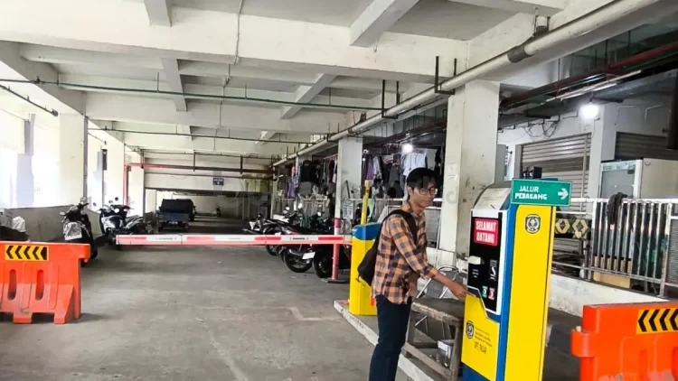 Penerapan sistem elektronik dan palang otomatis di pasar-pasar utama efektif meningkatkan akurasi pendapatan. (Nasrullah/ Bontang Post)