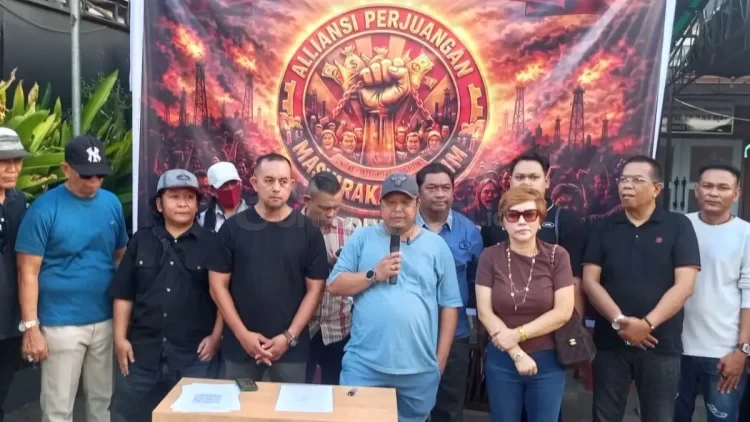 Aliansi Perjuangan Masyarakat Kaltim menyebut ribuan akan melakukan demo pada 21 April. Mereka menuntut gubernur dicopot dan hentikan dugaan nepotisme dalam pemerintahan daerah.