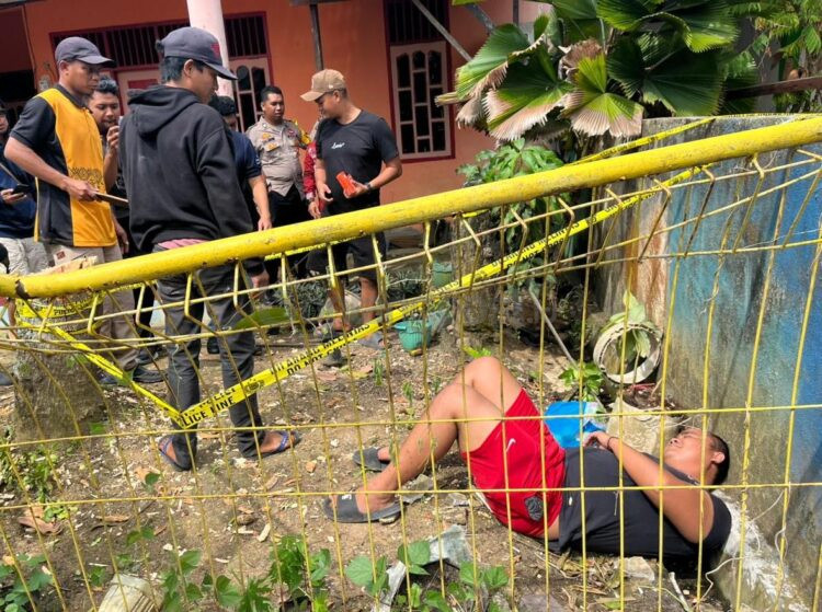 Tim Rajawali Satreskrim Polres Bontang saat melakukan olah TKP di rumah pemilik pohon mangga di Jalan KS Tubun Gang Bersama 7 RT 32, Kelurahan Api-Api, Sabtu (9/5/2026). (Nasrullah/ Bontang Post)