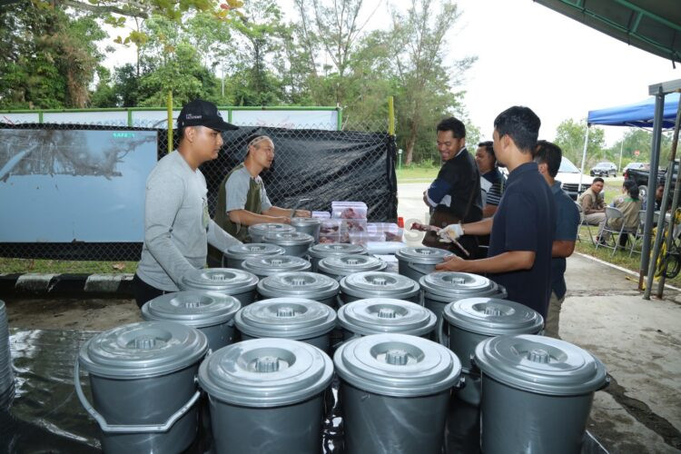 Badak LNG dan YAUMIL salurkan 60 sapi dan 39 kambing kurban pada Iduladha 1447 H untuk masyarakat Bontang dan pekerja.