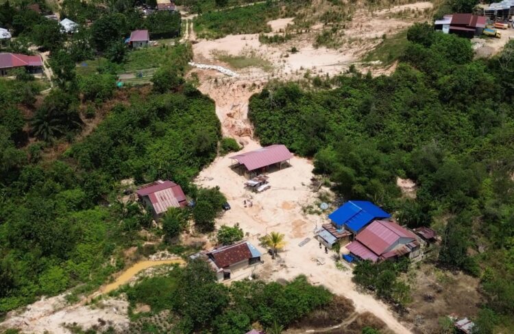 Kondisi kawasan Kampung Timur, Kelurahan Kanaan, pascalongsor akibat aktivitas galian C pada Januari 2026. (Nasrullah/Bontang Post)