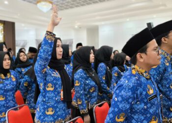 Neni Lantik 119 ASN Bontang, Tekankan Disiplin dan Pelayanan Setara untuk Warga