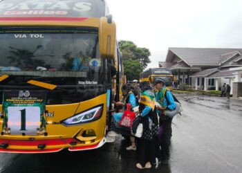 111 Haji Asal Bontang Berangkat ke Tanah Suci, Ada yang Gantikan Orang Tua