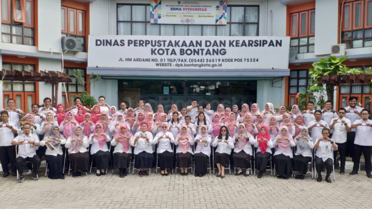 Arsiparis di lingkungan DPK Bontang berperan penting dalam pengelolaan dokumen dan penyediaan informasi publik yang akurat serta mudah diakses masyarakat.
