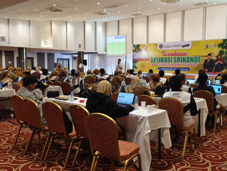 Suasana kegiatan sosialisasi optimalisasi tata kelola kearsipan digital di Kota Bontang yang membahas penguatan implementasi aplikasi Srikandi hingga tahap pemberkasan arsip di sekolah dan kelurahan.