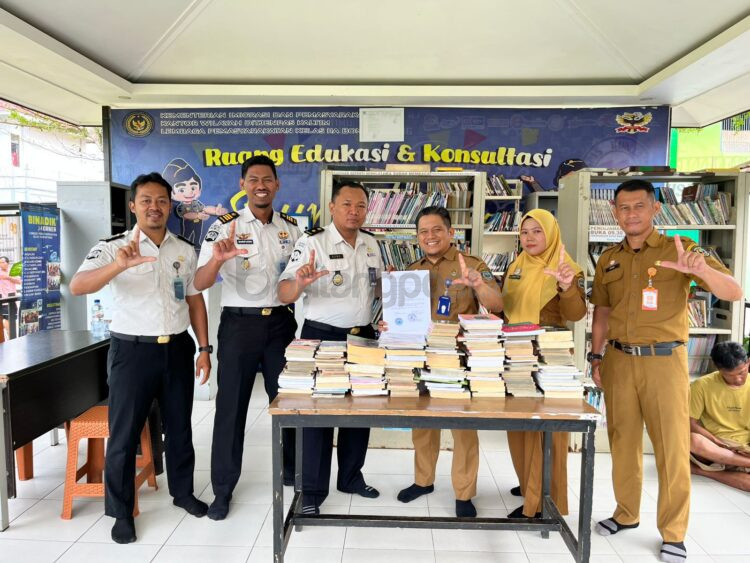 DPK Bontang menyerahkan bantuan 180 buku bacaan kepada Lapas Kelas IIA Bontang untuk mendukung peningkatan literasi dan pembinaan warga binaan.