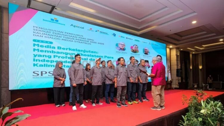 Pengurus Serikat Perusahaan Pers (SPS) Kaltim periode 2025–2029 resmi dikukuhkan di Ballroom Grand Tjokro Balikpapan, Rabu (20/5/2026). (Istimewa)