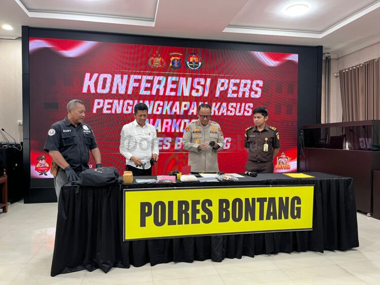 Konferensi Polres Bontang perihal pengungkapan narkoba (Yulianti Basri/ Bontang Post)